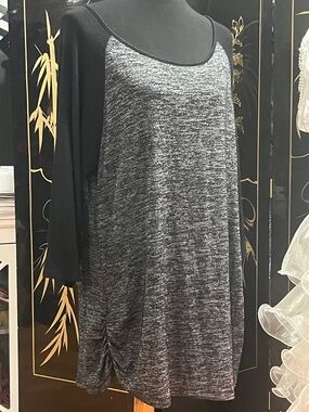 Black & Gray Heather Scoop Neck Tunic RE